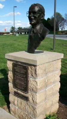 Lamar Hunt Marker and Bust image. Click for full size.