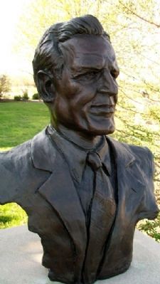 Bust of Don Faurot image. Click for full size.