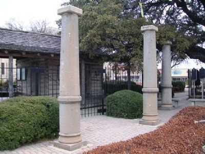 1890 Courthouse Columns in Bicentennial Park. Click for full size. 1890 Courthouse Columns in Bicentennial Park image. Click for full size.
