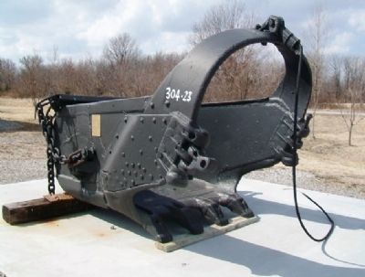 Dragline Bucket and Marker image. Click for full size.