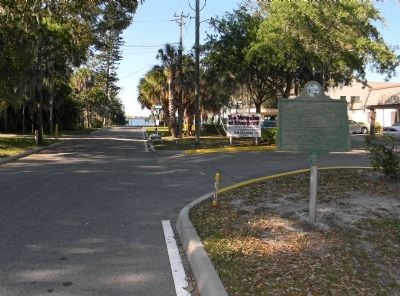 Wide view of the First Settler's Homesite Marker image. Click for full size.