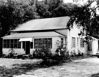 Manatee County's first courthouse being used as a dwelling image. Click for full size.