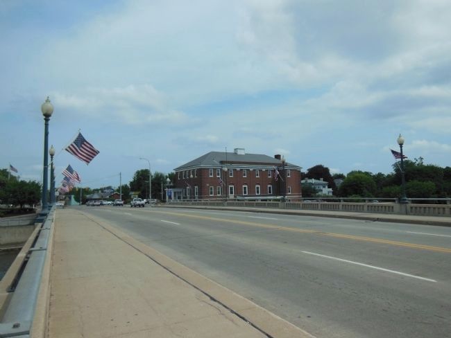 Monroe Street Bridge (<i>looking northeast from south end of bridge</i>). Click for full size. Monroe Street Bridge (<i>looking northeast from south end of bridge</i>) image. Click for full size.
