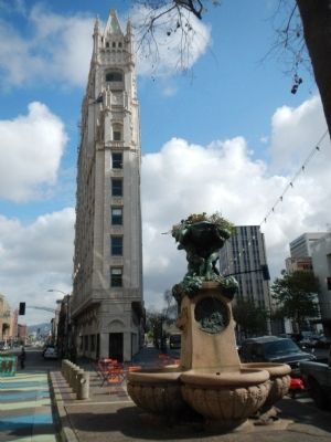 Latham Memorial Fountain image. Click for full size.