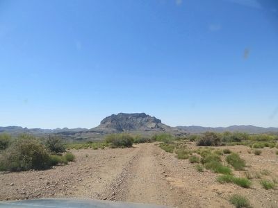 Dirt road to Historic Pinal Cemetery image. Click for full size.