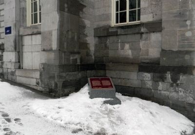 Wide view of the Le March� Bonsecours / Bonsecours Market Marker image. Click for full size.