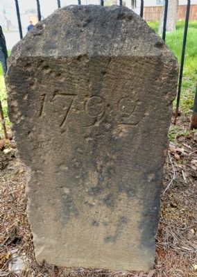SE 2 Original Federal Boundary Stone image. Click for full size.