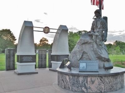 Marker and Sculpture image. Click for full size.