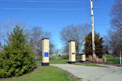 Entrance to Syracuse Cemetery image. Click for full size.