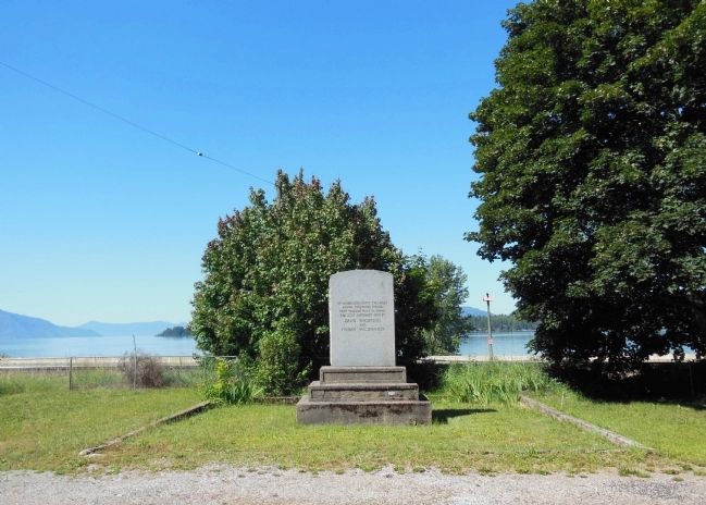 David Thompson & Finnan MacDonald Marker (<i>wide view</i>) image. Click for full size.