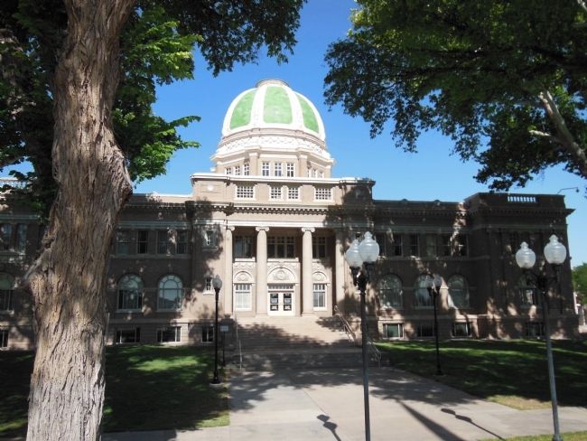1911 Chavez County Courthouse. Click for full size. 1911 Chavez County Courthouse image. Click for full size.