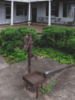 Washington's Well. Click for full size. Washington's Well image. Click for full size.
