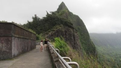 Nuuanu Pali Lookout image. Click for full size.