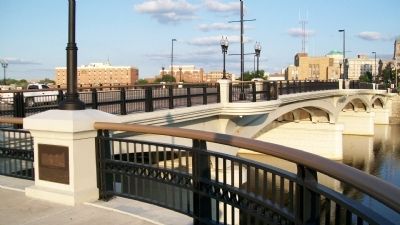 New High-Main Street Bridge and Marker image. Click for full size.
