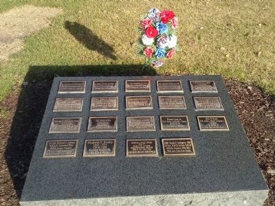 Individual plaques surrounding the flag image. Click for full size.