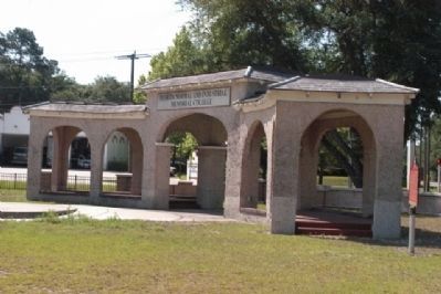 Florida Memorial University Grounds image. Click for full size.
