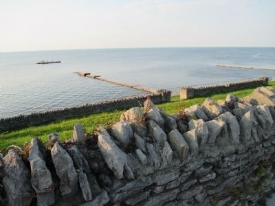 Olcott Beach Terraces and old Piers image. Click for full size.