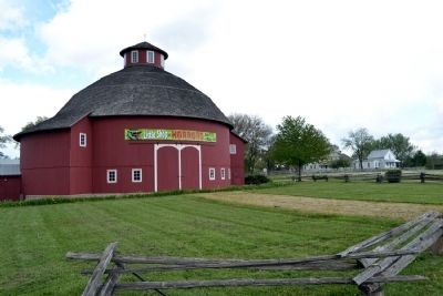 1911 Round Barn image. Click for full size.
