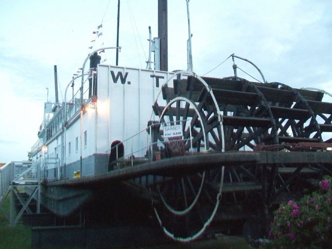 Snagboat <i>W.T. Preston</i>. Click for full size. Snagboat <i>W.T. Preston</i> image. Click for full size.