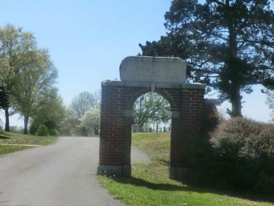 Oakland Cemetery Entrance image. Click for full size.