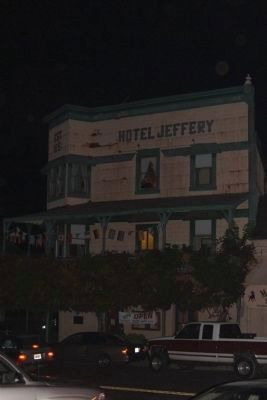 Jeffery Hotel at Night image. Click for full size.