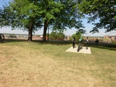 Naval Battle of Memphis, Cannon overlooking the bluff image. Click for full size.