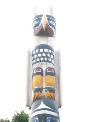 <i>Hosaqami</i> Totem Pole Detail. Click for full size. <i>Hosaqami</i> Totem Pole Detail image. Click for full size.