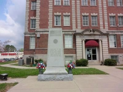 World War II Veterans Memorial-Courthouse Lawn image. Click for full size.
