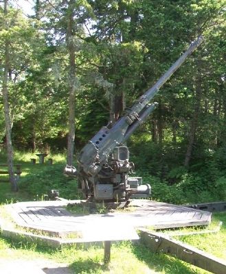 90 mm Anti-Aircraft Gun and Marker image. Click for full size.