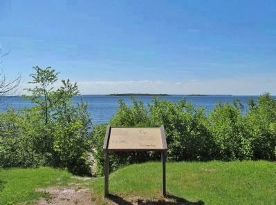 Marker and Bay of Green Bay image. Click for full size.