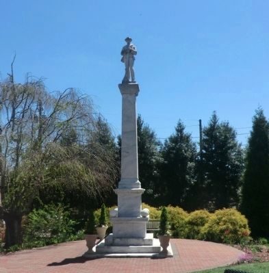 Macon County Confederate Memorial image. Click for full size.
