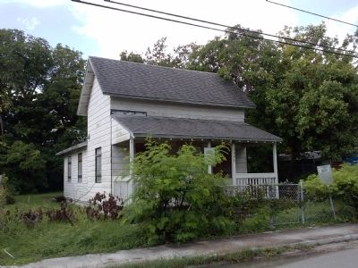 Two-story "shotgun" house on Charles Avenue. Click for full size. Two-story "shotgun" house on Charles Avenue image. Click for full size.