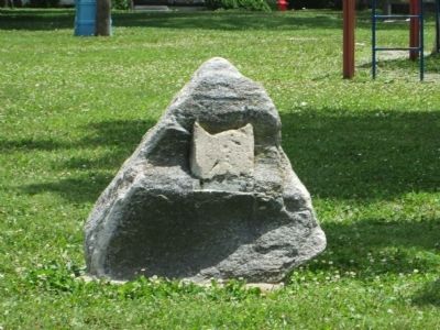 John Tullis marker, note plaque is missing. Click for full size. John Tullis marker, note plaque is missing image. Click for full size.