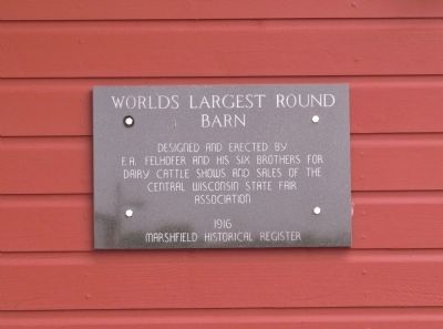 World's Largest Round Barn Marker image. Click for full size.