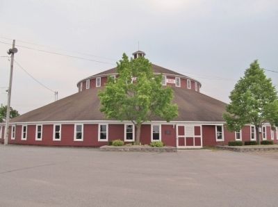 World's Largest Round Barn image. Click for full size.
