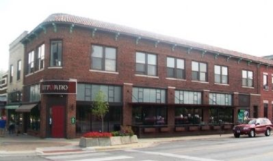 Former Round Corner Drug and Marker. Click for full size. Former Round Corner Drug and Marker image. Click for full size.