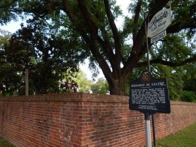 Bernardo de G�lvez Marker (<i>wide view</i>) image. Click for full size.