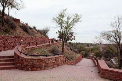 Commemorative Walkway Park (Hillside Park) image. Click for full size.