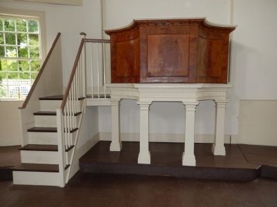 Round Church Pulpit image. Click for full size.
