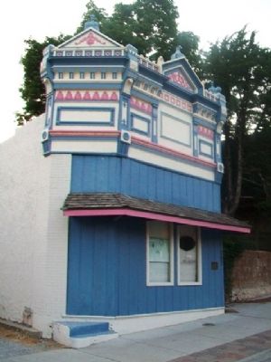 707 Main Street and Marker. Click for full size. 707 Main Street and Marker image. Click for full size.