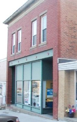 715 Main Street and Marker. Click for full size. 715 Main Street and Marker image. Click for full size.