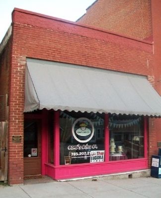 724 Main Street and Marker. Click for full size. 724 Main Street and Marker image. Click for full size.