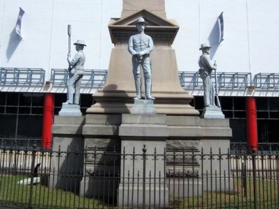 Portsmouth Confederate Monument. Click for full size. Portsmouth Confederate Monument image. Click for full size.