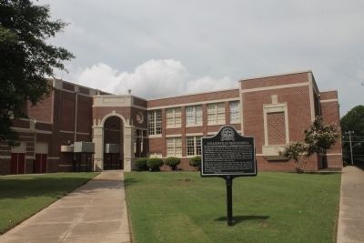 COLLIERVILLE HIGH SCHOOL Marker image. Click for full size.