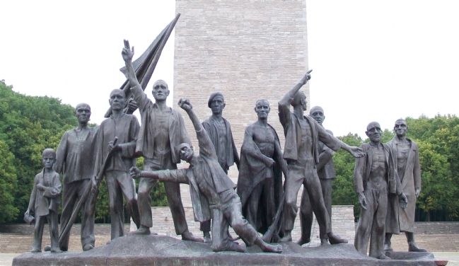 Liberated Inmates Statue at National Buchenwald Memorial image. Click for full size.