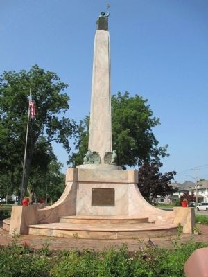 Lockport War Memorial image. Click for full size.