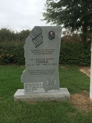 Closeup of memorial adjacent to marker. image. Click for full size.