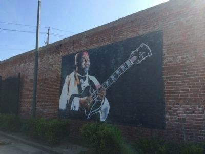 Nearby mural of half-brother B.B. King (across park) image. Click for full size.