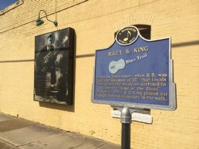 Riley B. King Marker & Mural image. Click for full size.