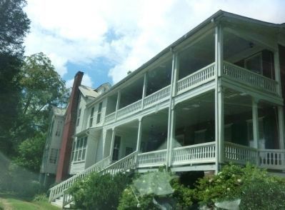 Green River Plantation Mansion-front view image. Click for full size.
